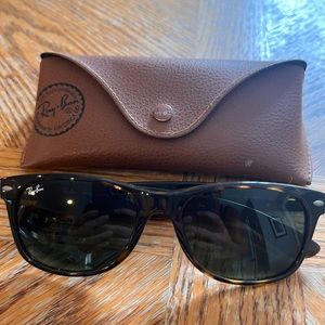 Wayfarer Raybans